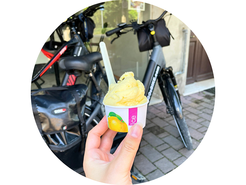 Eten en drinken tijdens eerste fietsvakantie ijs pauze Italië